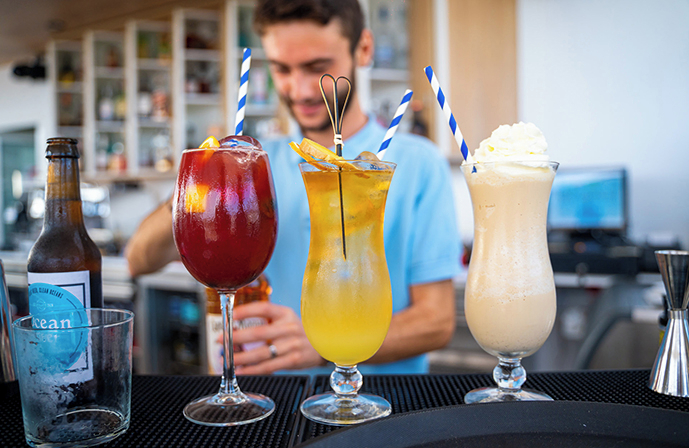 //www.jet2holidays.com/-/media/assets/mynd adeje co images/tfs_83519_mynd_adeje_0423_01.jpg